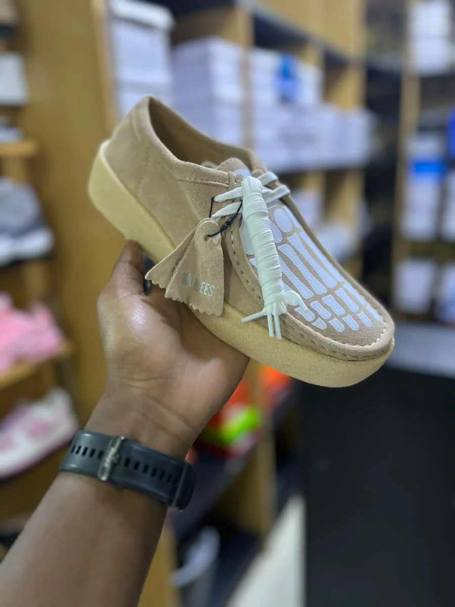 Clarks Clarks Wallabee Skeleton Sand — Sand / White bone print