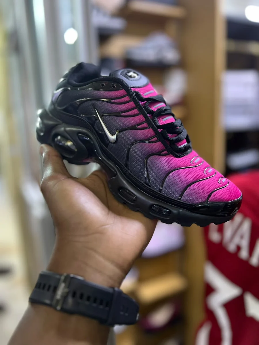 Nike Nike Air Max Plus Black Pink Gradient — Black / Hyper Pink