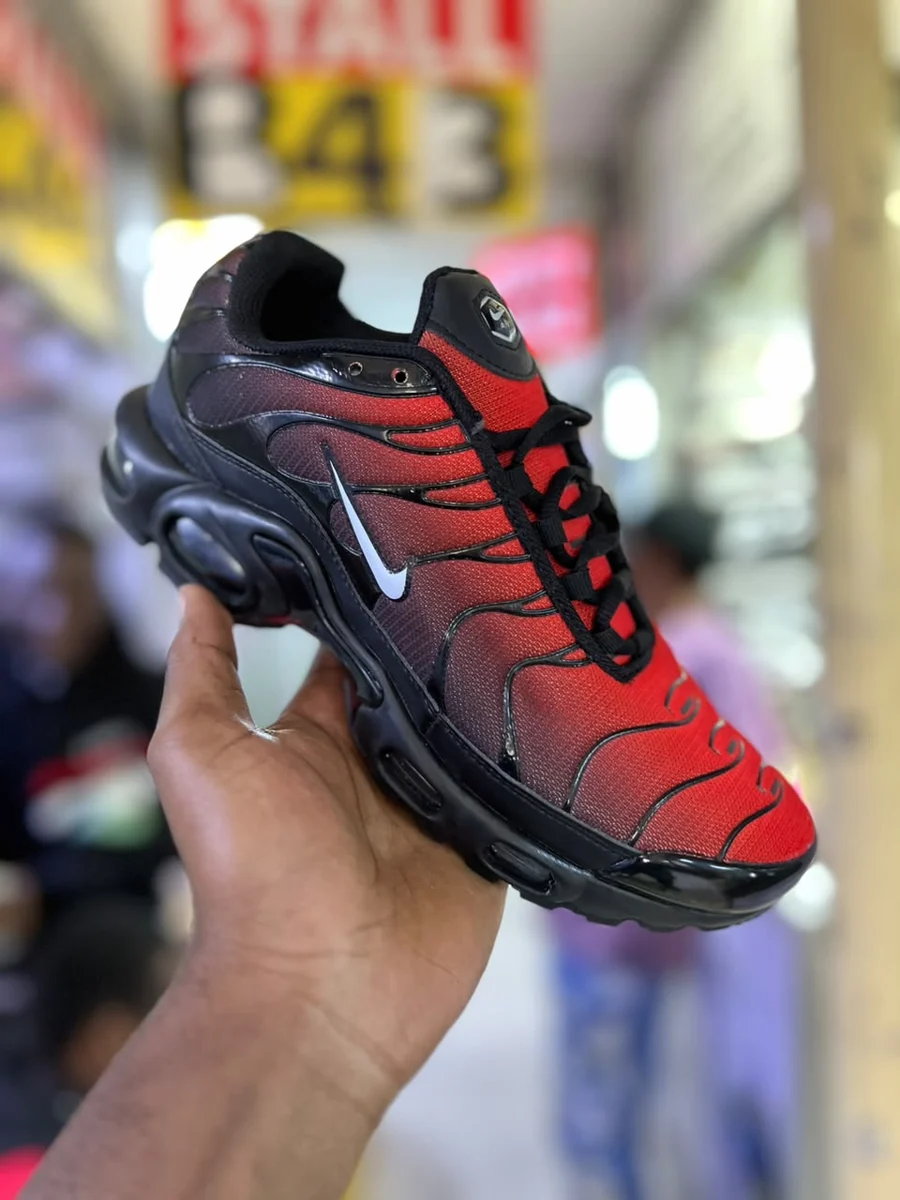 Nike Nike Air Max Plus Black Red Gradient — Black / University Red