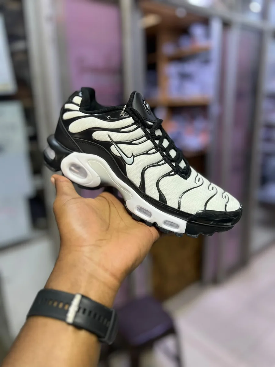 Nike Nike Air Max Plus White Black — White / Black